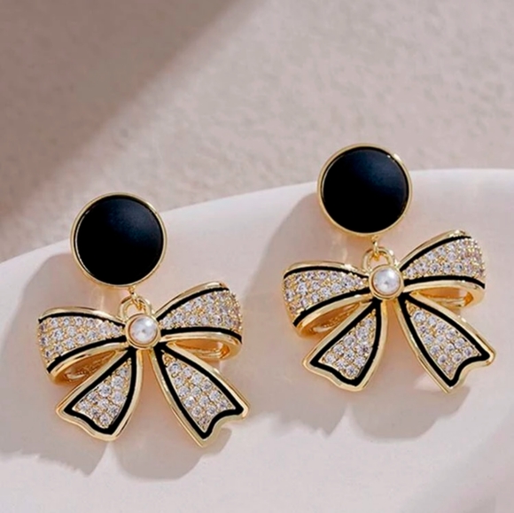 Jewelry - Earrings Black and Gold